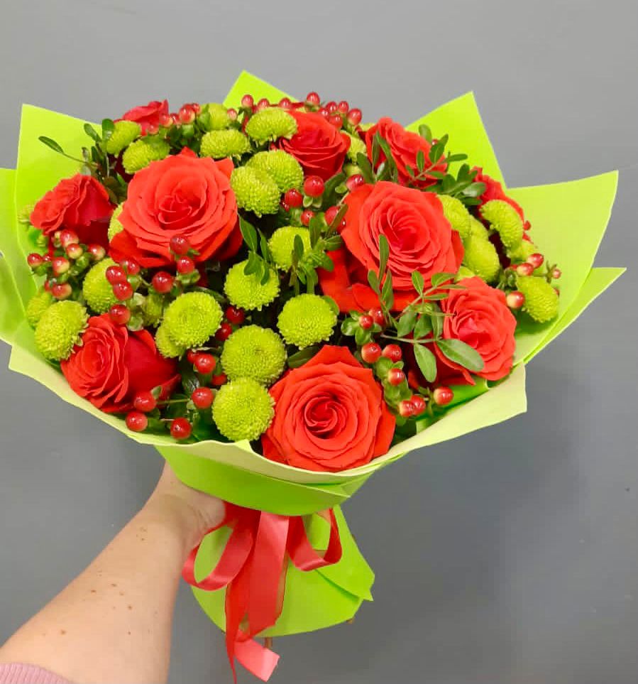 Букет цветов из: Хризантемы и Розы в Прогрессе