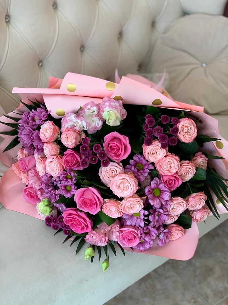 Букет цветов из: Хризантемы, Розы и Лизиантусы в Прогрессе