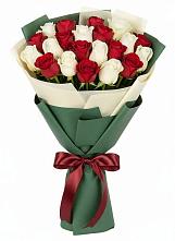 Букет Микс из красных и белых роз в Прогрессе