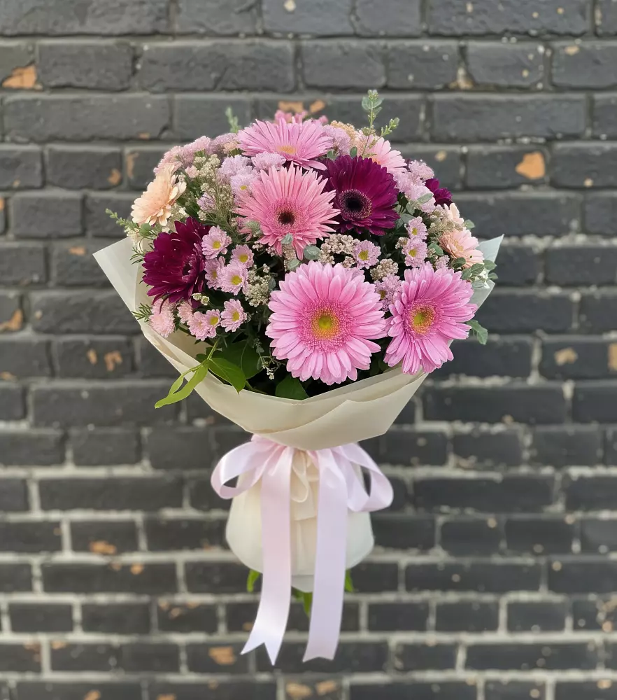 Букет цветов из: Герберы и Хризантемы в Прогрессе