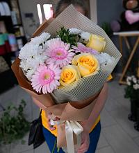Букет цветов из:  Герберы, Розы и Хризантемы в Прогрессе