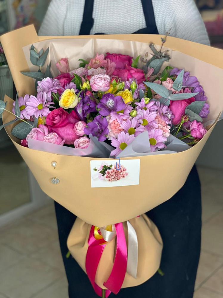 Букет цветов из: Хризантемы, Гвоздики и Альстромерии в Прогрессе