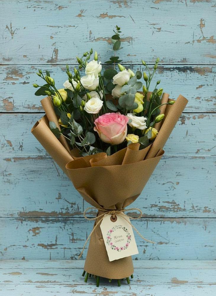 Букет цветов из: Розы и Лизиантусы в Прогрессе