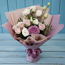 Букет цветов из:  Розы и Лизиантусы в Прогрессе
