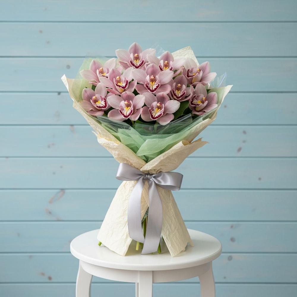 Букет цветов из: Орхидеи и Розы в Прогрессе