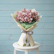 Букет цветов из:  Орхидеи и Розы в Прогрессе