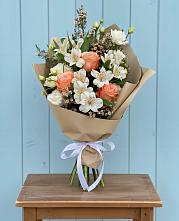 Букет цветов из:  Альстромерии, Лизиантусы, Розы и Хризантемы #REPLACE_PRED# Прогрессе