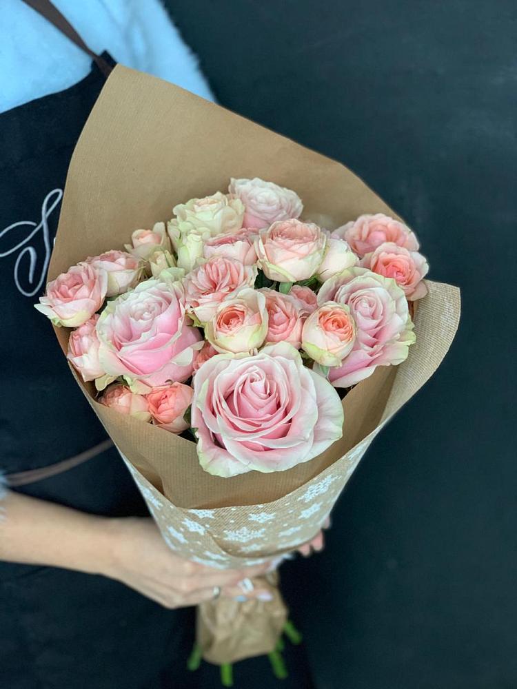 Букет цветов из: Хризантемы и Розы в Прогрессе