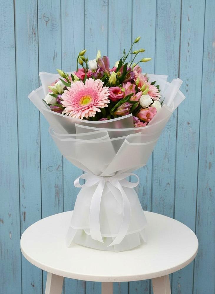 Букет цветов из: Герберы, Альстромерии и Лизиантусы в Прогрессе