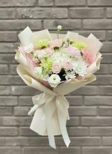 Букет цветов из:  Гвоздики, Розы, Лизиантусы и Хризантемы в Прогрессе