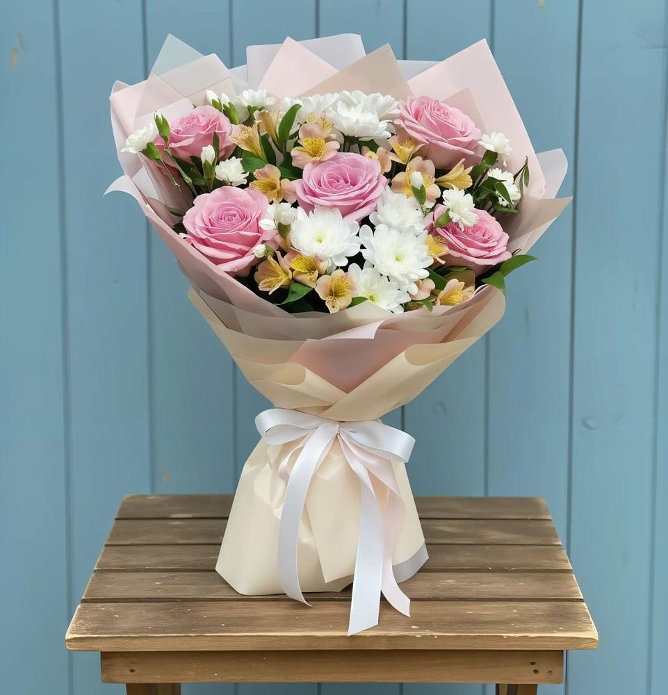 Букет цветов из: Гвоздики, Орхидеи и Розы в Прогрессе