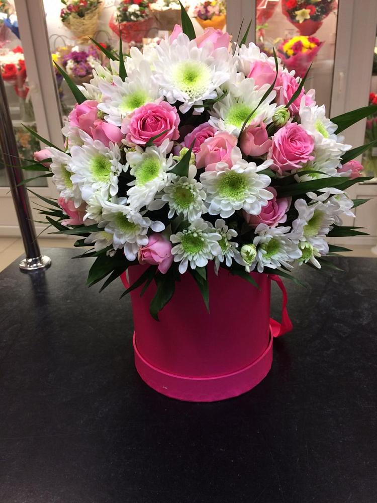 Цветочная композиция из Розы и Хризантемы в шляпной коробке в Прогрессе