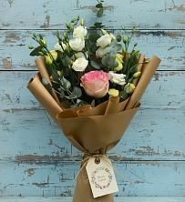 Букет цветов из:  Розы и Лизиантусы в Прогрессе