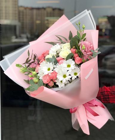Букет цветов из: Розы, Лизиантусы и Хризантемы в Прогрессе