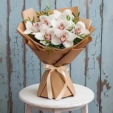 Букет цветов из:  Орхидеи и Розы в Прогрессе